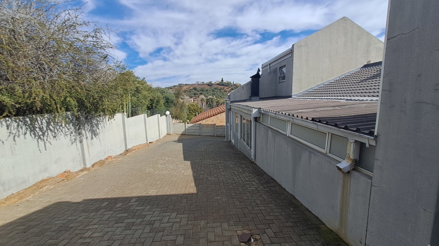 3 Bedroom Property for Sale in Baysvalley Free State